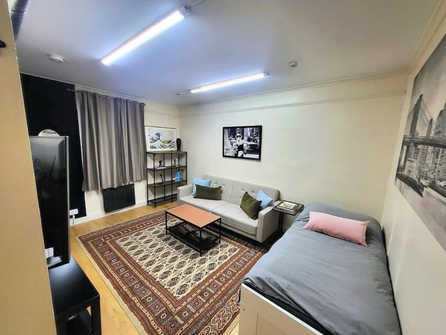 Hotel 'Thefive' Camden Town Londra Esterno foto
