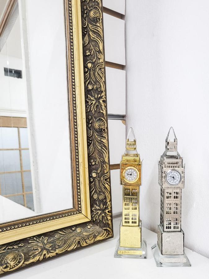 Hotel 'Thefive' Camden Town Londra Esterno foto